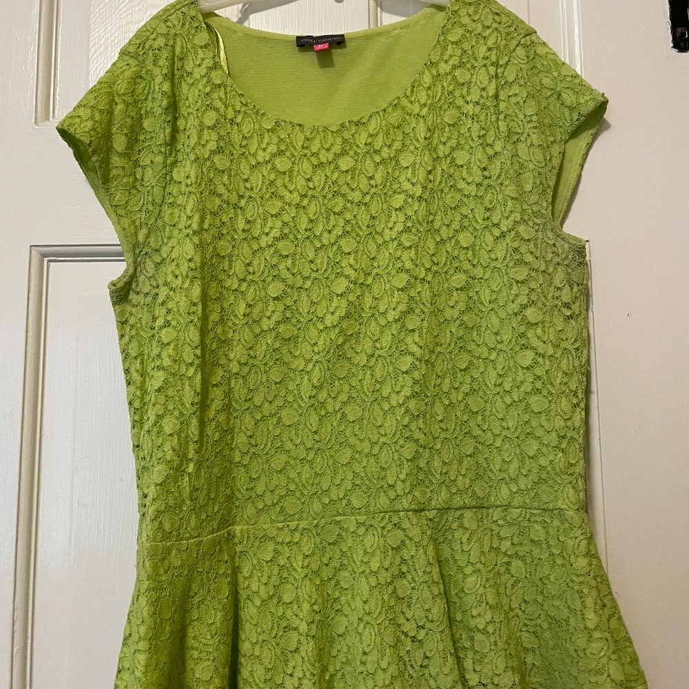 Vince Camuto lime green lace top size medium